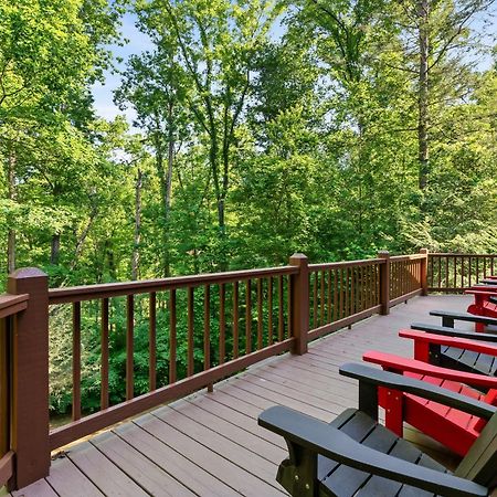 Peaceful Family Cabin With Hot Tub, Game Room, & More! Sevierville Exterior photo