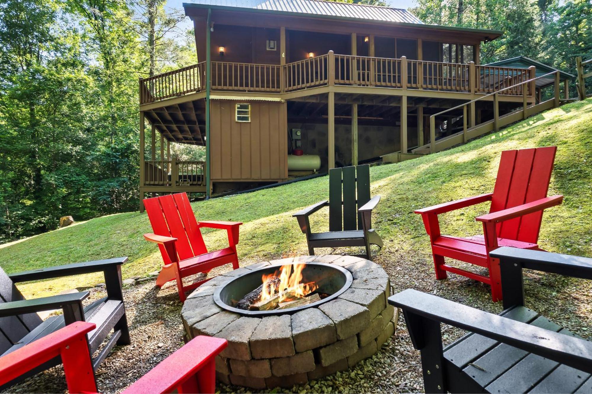 Peaceful Family Cabin With Hot Tub, Game Room, & More! Sevierville Exterior photo