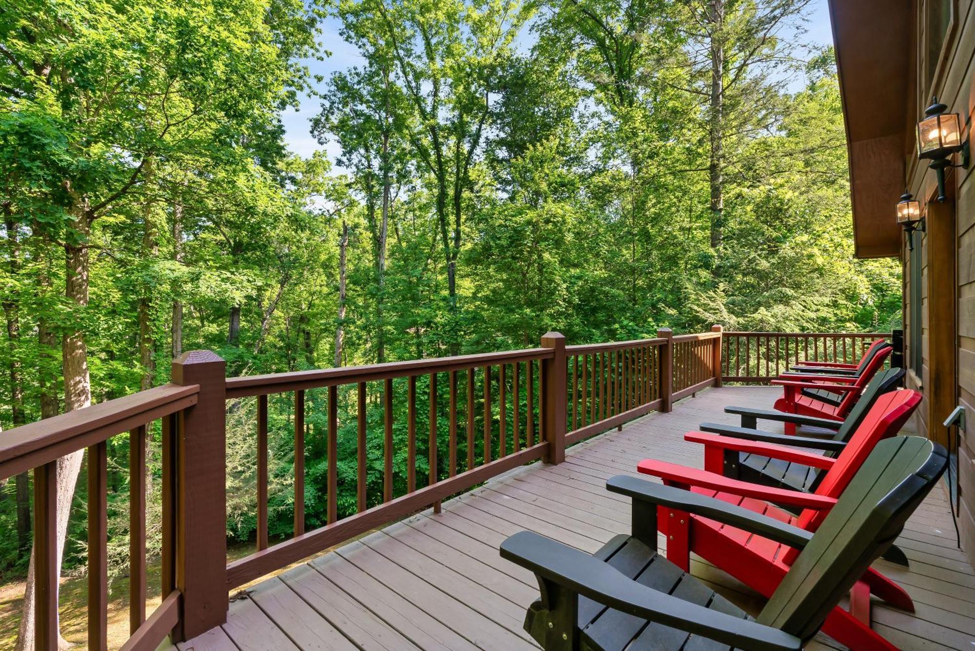 Peaceful Family Cabin With Hot Tub, Game Room, & More! Sevierville Exterior photo
