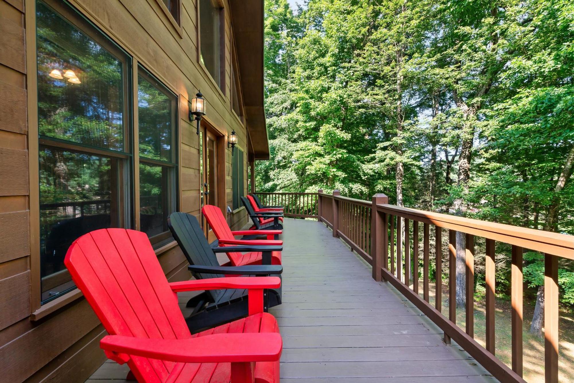 Peaceful Family Cabin With Hot Tub, Game Room, & More! Sevierville Exterior photo