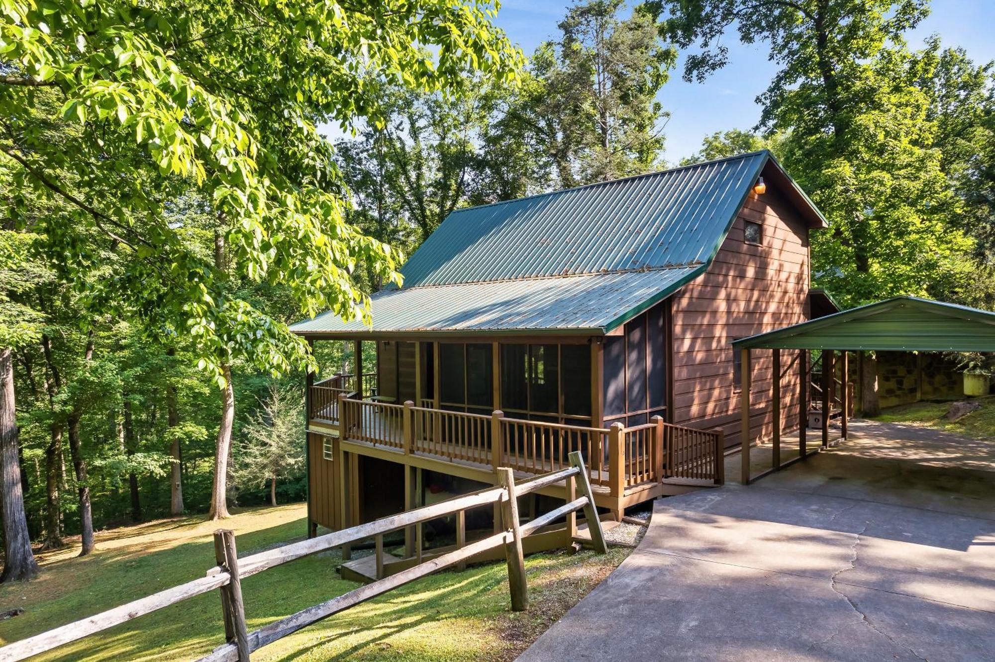 Peaceful Family Cabin With Hot Tub, Game Room, & More! Sevierville Exterior photo