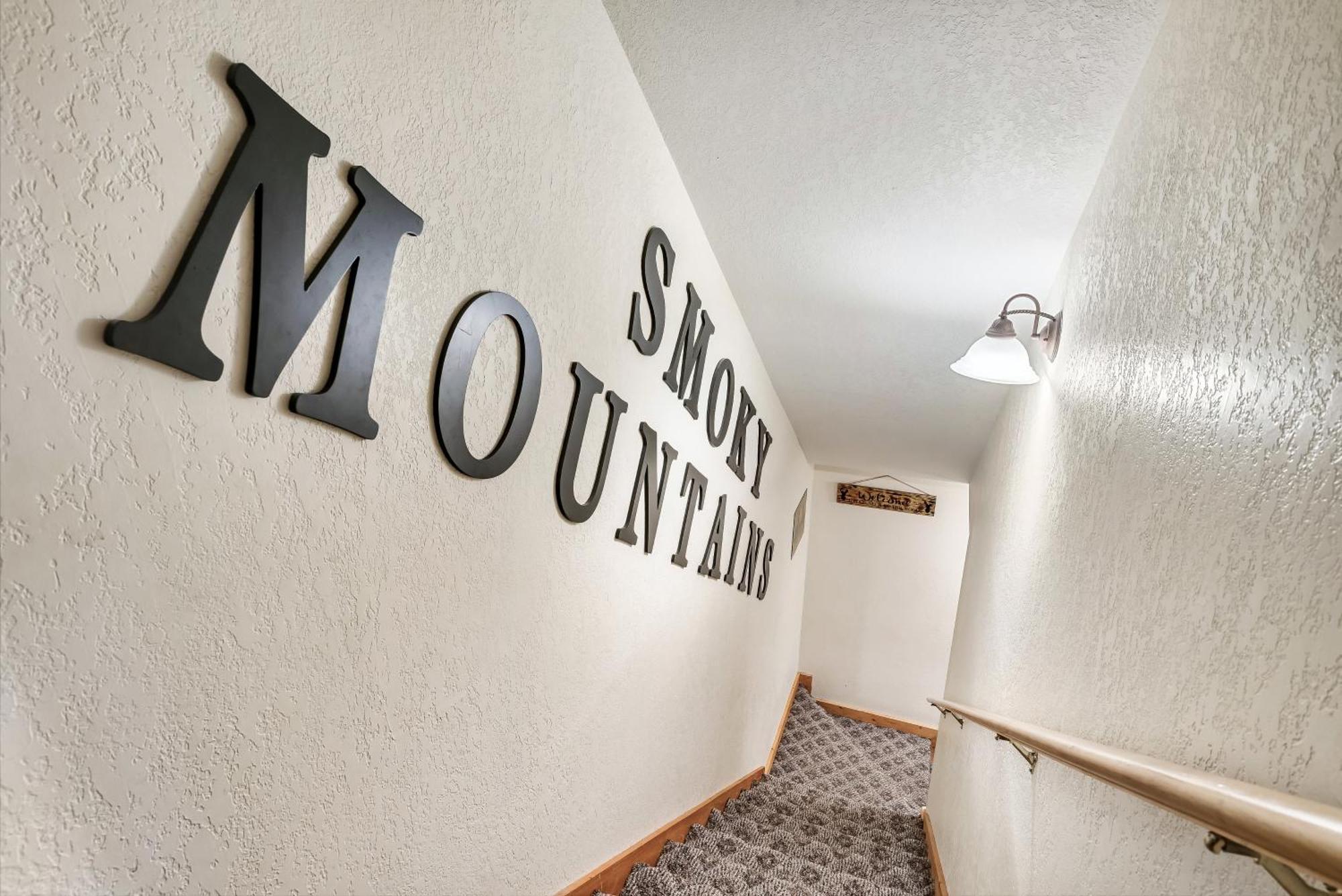 Peaceful Family Cabin With Hot Tub, Game Room, & More! Sevierville Exterior photo